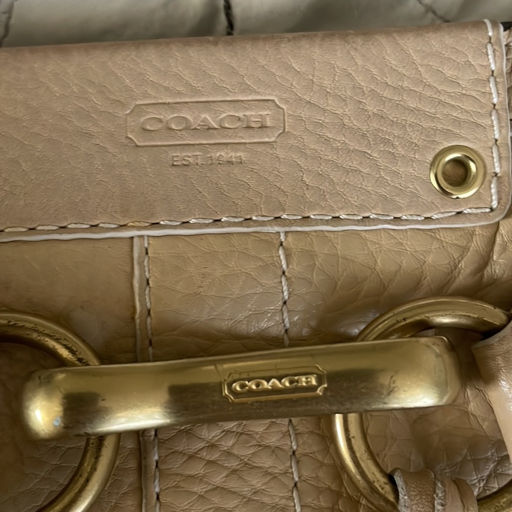 Coach light tan/cream Hampton shoulder bag. - Picture 14 of 16